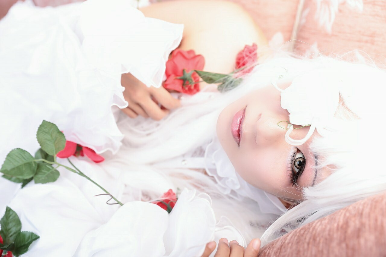 1girl bangs blurry depth_of_field flower kirakishou leaf lips looking_at_viewer plant solo strawberry sweater upper_body white_hair white_sweater