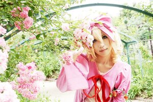 Rating: Safe Score: 0 Tags: 1girl blonde_hair blurry cherry_blossoms depth_of_field flower lips ribbon shinku smile solo User: admin
