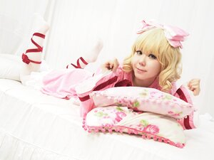 Rating: Safe Score: 0 Tags: 1girl blonde_hair blue_eyes bow curly_hair frills hinaichigo lips looking_at_viewer lying realistic ribbon scarf solo striped wavy_hair User: admin