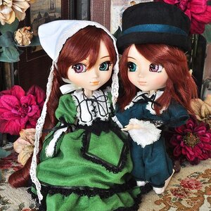 Rating: Safe Score: 0 Tags: 2girls brown_hair doll dress flower green_dress hat heterochromia long_hair long_sleeves looking_at_viewer multiple_dolls multiple_girls siblings sisters smile souseiseki suiseiseki tagme top_hat twins User: admin
