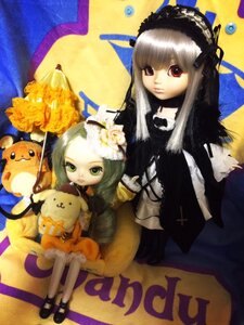 Rating: Safe Score: 0 Tags: 2girls doll dress frills green_eyes green_hair long_hair long_sleeves looking_at_viewer multiple_dolls multiple_girls red_eyes sitting stuffed_animal suigintou tagme wings User: admin