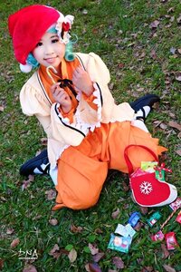 Rating: Safe Score: 0 Tags: 1girl flower grass hat kanaria sitting smile solo User: admin