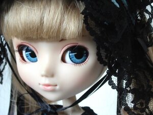 Rating: Safe Score: 0 Tags: 1girl auto_tagged bangs blonde_hair blue_eyes blurry closed_mouth depth_of_field doll eyelashes face lips looking_at_viewer portrait shinku simple_background smile solo User: admin