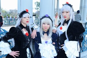 Rating: Safe Score: 0 Tags: 4girls bag black_dress dress flower frills hairband long_sleeves looking_at_viewer multiple_girls photo solo suigintou window wings User: admin