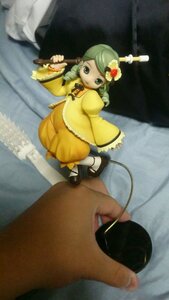 Rating: Safe Score: 0 Tags: 1girl doll dress drill_hair flower green_eyes green_hair hair_ornament kanaria long_sleeves out_of_frame photo pov shoes solo standing yellow_dress User: admin