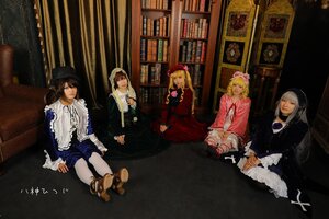 Rating: Safe Score: 0 Tags: 5girls blonde_hair blue_eyes brown_hair dress hat long_hair multiple_cosplay multiple_girls sitting tagme User: admin