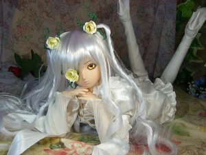 Rating: Safe Score: 0 Tags: 1girl doll dress eyepatch flower hair_flower hair_ornament kirakishou lace long_hair lying rose solo white_flower white_rose yellow_eyes User: admin