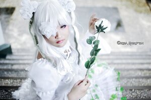 Rating: Safe Score: 0 Tags: 1girl artist_name bangs blurry blurry_background closed_mouth depth_of_field eyepatch flower hair_flower hair_ornament holding kirakishou lips long_hair looking_at_viewer one_eye_covered solo upper_body white_flower white_hair white_rose white_theme User: admin