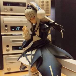 Rating: Safe Score: 0 Tags: 1girl black_dress blush doll dress hair_over_eyes hair_over_one_eye indoors long_hair long_sleeves photo solo suigintou white_hair wings User: admin