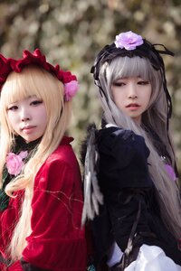 Rating: Safe Score: 0 Tags: 2girls bangs blonde_hair blunt_bangs blurry blurry_background bonnet flower lips long_hair looking_at_viewer multiple_cosplay multiple_girls realistic rose shinku silver_hair suigintou tagme User: admin