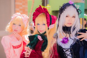 Rating: Safe Score: 0 Tags: 3girls 91076 bangs blonde_hair blue_eyes bonnet bow dress flower frills lips long_hair looking_at_viewer multiple_cosplay multiple_girls photo red_eyes rose smile tagme User: admin