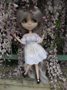 Rating: Safe Score: 0 Tags: 1girl barasuishou black_footwear brown_eyes doll dress flower long_hair looking_at_viewer plant shoes solo standing white_dress User: admin