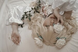 Rating: Safe Score: 0 Tags: 1girl flower hair_flower hair_ornament hands kirakishou lips looking_at_viewer lying rose solo white_flower white_rose User: admin