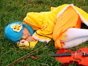 Rating: Safe Score: 0 Tags: 1girl blue_hair flower grass guitar hair_ornament instrument kanaria outdoors pantyhose plant solo white_legwear User: admin