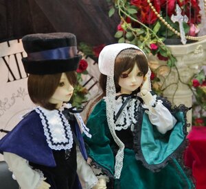 Rating: Safe Score: 0 Tags: 2girls brown_hair doll dress flower frills green_dress green_eyes hat heterochromia long_hair long_sleeves looking_at_viewer multiple_dolls multiple_girls rose short_hair siblings sisters souseiseki suiseiseki tagme twins User: admin