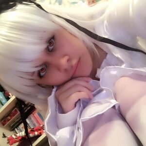 Rating: Safe Score: 0 Tags: 1girl closed_mouth long_sleeves looking_at_viewer photo red_eyes solo suigintou sweater upper_body white_hair User: admin