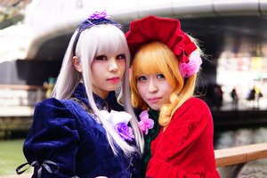 Rating: Safe Score: 0 Tags: 2girls 3d bangs blonde_hair blue_eyes blurry blurry_background building depth_of_field dress drill_hair flower hat lips long_hair looking_at_viewer multiple_cosplay multiple_girls photo red_dress rose shinku tagme upper_body white_hair User: admin