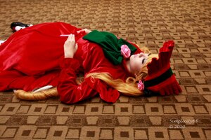 Rating: Safe Score: 0 Tags: 1girl blonde_hair bonnet bow dress flower hat long_hair long_sleeves mary_janes pink_flower pink_rose red_dress rose shinku shoes solo twintails User: admin