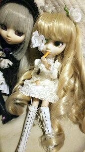 Rating: Safe Score: 0 Tags: 2girls blonde_hair boots doll dress flower frills knee_boots long_hair multiple_dolls multiple_girls rose shinku sitting tagme thigh_boots very_long_hair white_flower white_rose User: admin