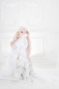 Rating: Safe Score: 0 Tags: 1girl dress kirakishou long_hair looking_at_viewer sitting solo white_dress white_hair white_theme User: admin