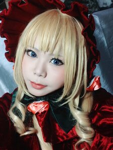 Rating: Safe Score: 0 Tags: 1girl bangs blonde_hair blue_eyes bow closed_mouth eyelashes face lips long_hair looking_at_viewer portrait shinku smile solo traditional_media User: admin