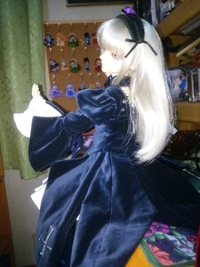 Rating: Safe Score: 0 Tags: 1girl black_dress doll dress flower long_hair long_sleeves photo ribbon solo suigintou white_hair User: admin