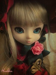 Rating: Safe Score: 0 Tags: 1girl bangs blonde_hair blue_eyes closed_mouth doll face flower hat lips long_hair looking_at_viewer pink_rose red_flower red_rose rose shinku signature simple_background smile solo upper_body white_rose User: admin