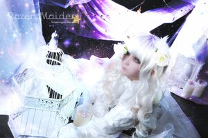 Rating: Safe Score: 0 Tags: 1girl artist_name blurry dress flower hair_flower hair_ornament kirakishou lips long_hair solo white_hair white_theme User: admin