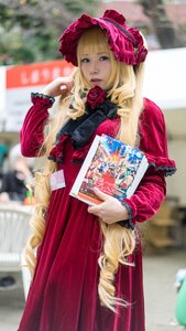 Rating: Safe Score: 0 Tags: 1girl blonde_hair blue_eyes blurry blurry_background blurry_foreground bonnet depth_of_field dress drill_hair flower hat holding lips long_hair long_sleeves looking_at_viewer photo red_dress rose shinku solo solo_focus very_long_hair User: admin