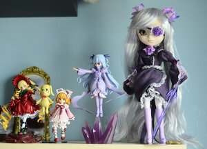 Rating: Safe Score: 0 Tags: 4girls blonde_hair blue_eyes bow doll dress eyepatch flower frills green_eyes hina_ichigo lolita_fashion long_hair multiple_dolls multiple_girls pink_bow rose shinku shoes silver_hair sitting standing tagme thighhighs wings User: admin