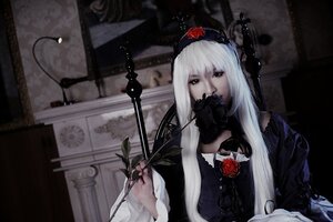 Rating: Safe Score: 0 Tags: 1girl cross flower gloves long_hair long_sleeves rose solo suigintou white_hair User: admin