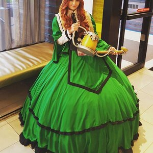 Rating: Safe Score: 0 Tags: 1girl apron dress green_dress indoors long_hair long_sleeves smile solo suiseiseki wooden_floor User: admin