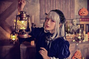Rating: Safe Score: 0 Tags: 1girl bangs blunt_bangs candle candlestand hairband halloween holding indoors jack-o'-lantern lamp lantern lips pumpkin realistic solo suigintou upper_body User: admin