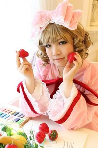 Rating: Safe Score: 0 Tags: 1girl apple blonde_hair food fruit hat hinaichigo holding_food holding_fruit lips realistic ribbon solo strawberry User: admin