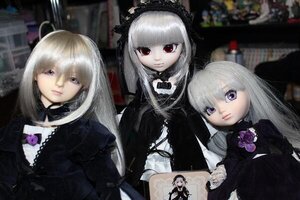 Rating: Safe Score: 0 Tags: 3girls blurry doll dress frills long_hair long_sleeves looking_at_viewer maid_headdress multiple_girls photo solo suigintou upper_body User: admin