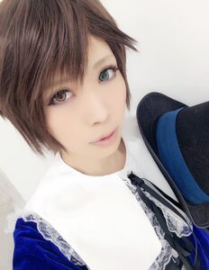 Rating: Safe Score: 0 Tags: 1girl bangs brown_hair closed_mouth green_eyes grey_background lips looking_at_viewer portrait short_hair simple_background smile solo souseiseki striped User: admin