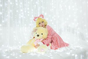 Rating: Safe Score: 0 Tags: 1girl blonde_hair blue_eyes hat hinaichigo snow snowing solo winter User: admin