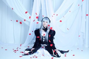 Rating: Safe Score: 0 Tags: 1boy curtains long_hair petals rose_petals solo suigintou User: admin