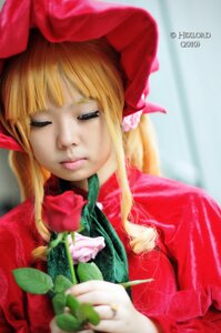 Rating: Safe Score: 0 Tags: 1girl blonde_hair blue_eyes blurry bow depth_of_field flower lips long_hair one_eye_closed photo rose shinku sidelocks solo upper_body User: admin