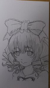 Rating: Safe Score: 0 Tags: 1girl bow drill_hair eyebrows_visible_through_hair graphite_(medium) greyscale hair_bow hair_ribbon hinaichigo image looking_at_viewer monochrome photo ribbon shikishi simple_background smile solo traditional_media User: admin