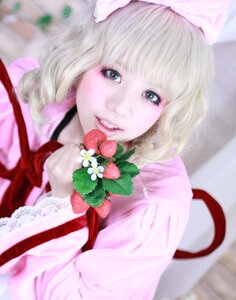 Rating: Safe Score: 0 Tags: 1girl bangs blonde_hair blue_eyes blurry blurry_background blurry_foreground bow choker depth_of_field flower food fruit hinaichigo looking_at_viewer photo ribbon smile solo strawberry strawberry_print striped upper_body User: admin