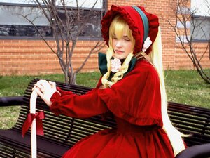 Rating: Safe Score: 0 Tags: 1girl blonde_hair bonnet closed_eyes dress long_hair long_sleeves outdoors railing red_dress rose shinku solo tree User: admin