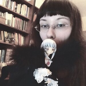 Rating: Safe Score: 0 Tags: 1girl animal bangs book bookshelf closed_mouth doll looking_at_viewer solo suigintou User: admin