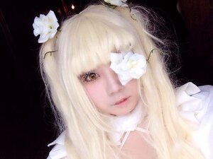 Rating: Safe Score: 0 Tags: 1girl bangs blonde_hair brown_eyes closed_mouth flower hair_flower hair_ornament kirakishou lips long_hair looking_at_viewer portrait solo white_flower white_hair white_rose User: admin