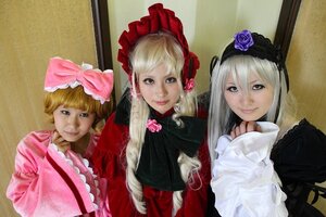 Rating: Safe Score: 0 Tags: 3girls blonde_hair blue_eyes bow flower frills long_hair long_sleeves looking_at_viewer multiple_cosplay multiple_girls photo rose short_hair siblings sisters smile tagme User: admin