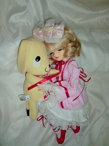 Rating: Safe Score: 0 Tags: 1girl blonde_hair doll dress frills hina_ichigo hinaichigo long_sleeves red_footwear ribbon shoes solo stuffed_animal white_dress User: admin