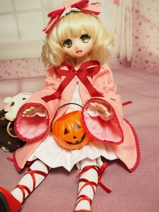Rating: Safe Score: 0 Tags: 1girl blonde_hair blue_eyes doll halloween hina_ichigo hinaichigo jack-o'-lantern leg_ribbon looking_at_viewer medicine_melancholy open_mouth pumpkin ribbon short_hair smile solo underwear User: admin