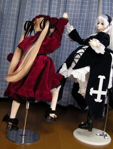 Rating: Safe Score: 0 Tags: 2girls blonde_hair doll dress frills indoors long_hair long_sleeves multiple_dolls multiple_girls red_dress shinku standing suigintou tagme twintails underwear very_long_hair wings User: admin