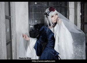 Rating: Safe Score: 0 Tags: 1girl bangs black_border flower hair_flower hair_ornament hairband indoors letterboxed long_sleeves looking_at_viewer nail_polish rose solo suigintou white_hair wide_sleeves User: admin