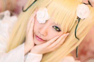 Rating: Safe Score: 0 Tags: 1girl bangs blonde_hair blurry blurry_background blurry_foreground depth_of_field flower green_eyes hair_flower hair_ornament hair_ribbon kirakishou lips looking_at_viewer motion_blur photo ribbon rose smile solo white_flower white_rose User: admin
